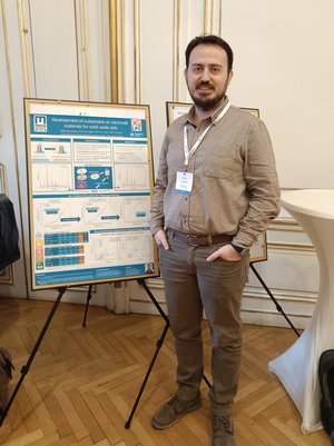 Mehmet Aksoy with his poster "Development of sustainable air electrode materials for solid oxide cells". Photo Credits: M. Aksoy