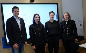 From left to right: Alexander Opitz (2nd examiner), Christina Nader, Edith Bucher, and Clara Schuecker (head of examination committee). Image: W. Sitte